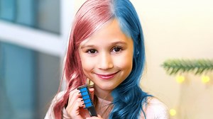 Amazon shoppers rave about $8 red, white, & blue Fourth of July hair chalk combs