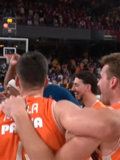 ES LA LIGA DE JEAN MONTERO. ES LA LIGA DE PEDRO MARTÍNEZ. ES LA LIGA DE UN @valenciabasket DE LEYENDA 🏆 Segunda ACB para los taronja, que vuelven a reinar en el baloncesto español nueve años después 🍊✨ #Valenciabasket #acb #Barça #LigaEndesaxDAZN