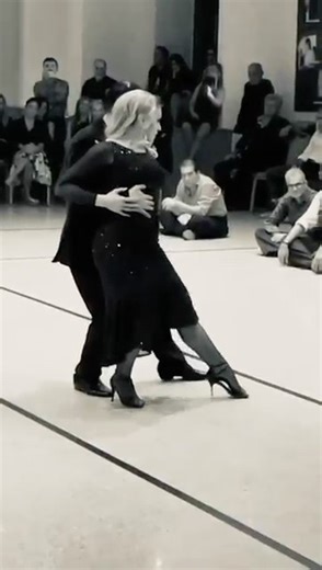 Ariadna y Fernando -“CHIQUÉ”- #tango#art#dance#love#music#song#shorts#shortvideo#short#live#duet#fun