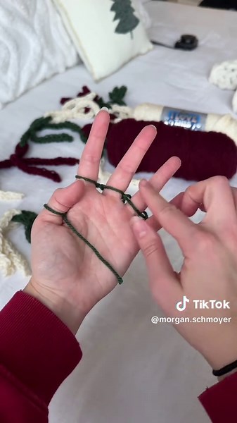 Simple Christmas Crochet Bow Garland Tutorial