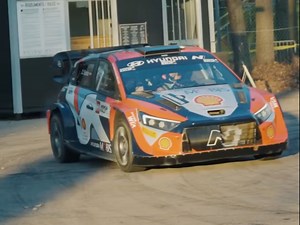 WRC拉力赛现代i20N场内试车中不管是什么样的复杂路面车身支撑性非常强是一台具有夺冠实力的性能车声浪姿态都是超酷的