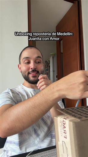 Unboxing Repostería de Medellín con Juanita