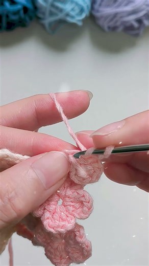 Crochet flower edging stitch tutorial #crochetborder #crochetedge #crochetideas #crochetstitch