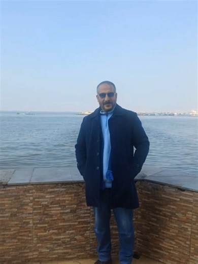 Lecture 6: The Chemical Symphony – Hormonal Glands (Endocrine System) Welcome to Lecture 6, where we explore the endocrine system—the silent chemical network that governs energy, mood, sleep, metabolism, growth, and stress response. These hormone‑secreting glands act like conductors of a symphony, ensuring every organ plays in rhythm. When balance is lost, the music turns into noise. Hormonal imbalance rarely appears suddenly. It often begins with subtle signals such as persistent fatigue, unexp