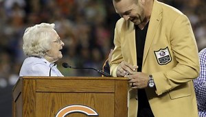 Brian Urlacher finally returns to Soldier Field: 'Coolest thing was the fans'