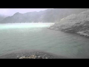 Indonésie Ile de Java Kawa Ijen Lac acide / Indonesia Java island Kawah Ijen Acide lake