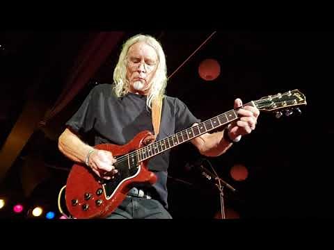 Green Grass and High Tides (Live) - The Outlaws