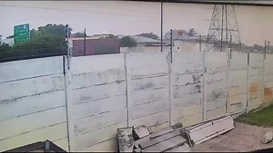 33K views · 197 reactions | Three dead, multiple injured in a bus collision in Athlone buff.ly/3LAaBPM #ArriveAlive @LimaCharlie1 @Abramjee [Visuals in post-crash video are too disturbing to share] | ArriveAlive.co.za | Facebook