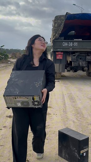 Chúng tôi cần: - CPU - Màn hình - Máy Scan - Laptop Đồ Cũ còn dùng được để hỗ trợ cho các trường học! Bạn nào dư không dùng giúp các thầy cô và các cháu nhé! Dùng được là OK! Méo Mó có Hơn Không! P/S: Hiện nay Phú Sĩ Computer Nha Trang báo mình sẽ sửa chữa 40 CPU cho trường tiểu học Diên Khánh miễn phí. Anh em nào có linh kiện cũ hỗ trợ nha. Số điện thoại của mình để nhận thiết bị: 0915171010 gặp Việt. Hàng giao về Em Ơi Hotel 60 Phan Chu Trinh, Vạn Thạnh, Nha Trang | Van Viet Trinh