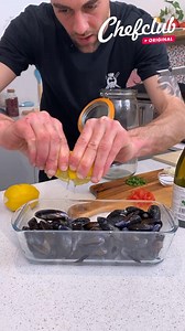 1.6M views · 10K reactions | Les mini-casseroles de moules frites ! et leur sauce au vin blanc  | Chefclub | Facebook