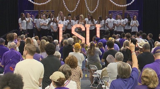 LSU women's basketball hosts Welcome Back party for fans ahead of the season