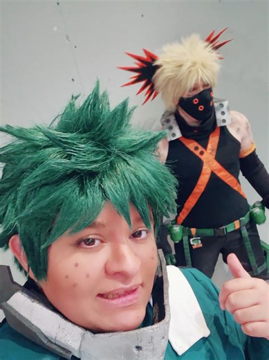 Cosplays Énergiques de Bakugo et Deku