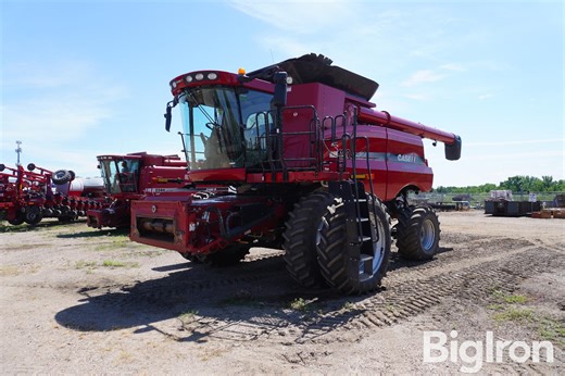 2010 Case IH 7120 4WD Combine | Agriculture