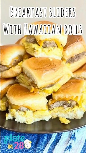 Breakfast Sliders with Hawaiian Rolls