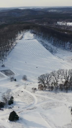 There's a natural magic to WoodWind Park! This winter wonderland offers cross county skiing, tubing, ice skating and more. We love this excursion! Watch this entire #DiscoverWisconsin full episode, 'Chillin’ Out in Wisconsin: Barron, Menomonie, Sauk County and Land O’ Lakes', now to learn more about these four Wisconsin communities during the fall and winter months. https://bit.ly/3FBstWM 📍: WoodWind Park, Menomonie | Discover Wisconsin