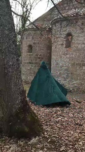 Medieval Vibes: Castlecore and Fantasy Novel Inspiration