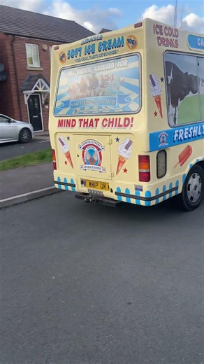 Ice cream van playing Yankee Doodle
