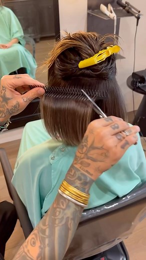 •Texturizing and creating softness• Some love this and some don’t there are so many different ways to texturizing and softening your clients hair. There is no right or wrong of texturizing in my opinion if your way works awesome if my way works for ya amazing. There is nothing worse then someone saying this is not the right way to do it. •make sure your scissors are sharp and when you go thru sections to look at what your are cutting before you cut everyone’s hair is different one side could be 