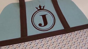 Desafio aceite, desafio superado 😁 Bordado em tecido com BE-FORM, e numa peça que já estava em execução. 😲 A parte mais dificil: colocar a peça no bastidor. Bordar foi uma delícia 😄❤ | Costur_Art - Retrosaria & Atelier de Costura