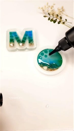 DIY UV Resin Keychain – Quick & Easy Tutorial #uvresin #resin #resinartist #uvresin_keychain #shorts