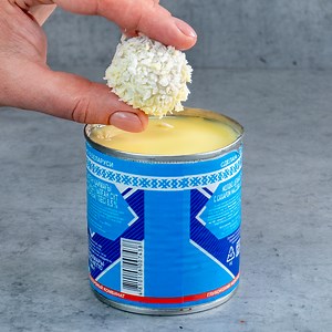 Raffaello without spending money! Only 2 ingredients and condensed milk! Ingredients: bananas - 3 pieces coconut flakes - 100 g (3.5 oz) condensed milk - 100 ml (3.4 fl oz) | Cookrate