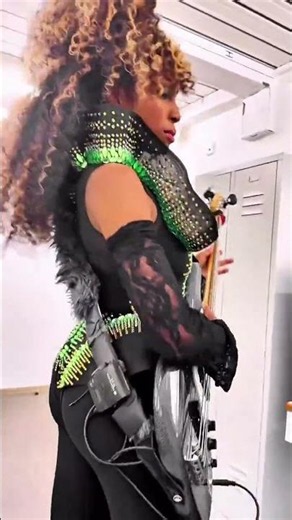 Backstage in Hannover. Another Sold out show. 🔥 #bassplayer #nikwest #bass #hannover