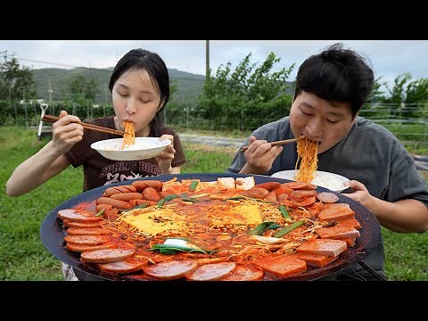 Budae jjigae(Sausage stew) that Heungsam made himself - Mukbang eating show