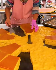 88K views · 118 reactions | Baking a massive cake | Handy Dandy | Facebook