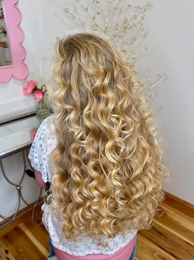 Ponytail heatless curls with our flexi curlers! 🎀 Linked here: https://www.octocurl.com/products/octo-flexicurl?sca_ref=1577344.Pb88xHzuvu (affiliate link) Octocurl ✨ #hairdo #heatlesswaves #wavyhair #hairtutorial #hairlove #hairoftheday #daughter #hairhack #hairinspo #hairhacks #hairtips #curlyhair #curls #girlmom #haireducation #overnightcurls #hair #hairstyling #relatable #octocurl #hairvideos #hairoftheday #hairgoals #hairstyle #blonde #heatlesscurls #beachwaves #motherdaughter | Paisley’s 