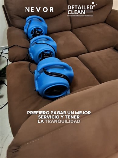 A veces no se trata de lavar por lavar 🧼 Se trata de escuchar al cliente y hacer las cosas bien desde el inicio. Esta clienta nos contó que hace dos años le prometieron un “secado rápido”… y su sala tardó casi dos días en secarse 😕 Además, tuvieron que mover los muebles y dejar todo empapado. Esta vez buscaba algo diferente: ✔️ Un proceso correcto ✔️ Secado real, no promesas ✔️ Y la tranquilidad de poder usar su sala el mismo día Agilizar el secado al 90% no es un lujo, es parte de un servicio