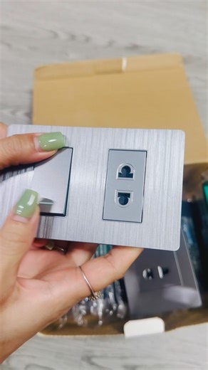 63K views · 175 reactions | Công tắc ổ cắm màu xám xước siu đẹp siu zẻ #xuhuongreels #xaydungtrongoi #congtacocam #ocamdien #xaynhatrongoi #xaynha #xaydungtrongoi #LED | Thùy Vân Lighting | Facebook