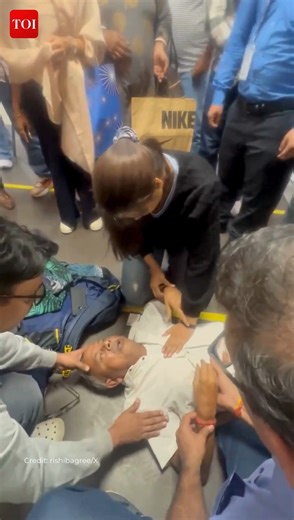 The doctor was present at #DelhiAirport's Terminal 2 when a man collapsed, and she immediately began performing chest compressions on the elderly man who suffered a heart attack. More details🔗http://toi.in/U2fU8a | The Times of India