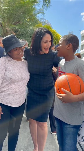 Hoy, como cada Día de Reyes, la infancia nos recuerda el milagro de creer, de imaginar sin miedo y de esperar con el corazón abierto. En el gesto sencillo de un niño o una niña que confía, habita la semilla del porvenir. Cuidar la niñez es sostener hoy esos sueños pequeños que mañana se convertirán en propósito, vocación y esperanza. | Raquel Arbaje