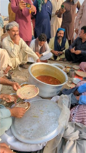 Pakistani Poor People's eat this street food | SiriPaye Ojri Chiken Pulao #pakistanstreetfood