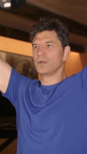 #Repost @sakisrouvas ... Resetting the day, one lift at a time. #TechnogymConnectedDumbbells #StrengthTraining #TrainWithTechnogym #sakisrouvas | Sakis Gr Rouvas