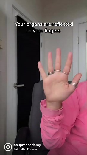 Why do we apply this 36 times? 🖐 Everything is a denominator of 3 in Chinese Medicine, because we are always trying to balance ourselves (1) between Yin (2) & Yang (3). The cyclical flow of Qi goes through every body part 3 times, so 36 times activates all 12 meridians (12 X 3 = 36)! Was that too much math? 🤣 🖐 The hands & fingers carry 6 main meridians connecting to the entire body. And in the 5 element theory, each finger is connected to a TCM organ too. 🖐 Look at your hand (Men right hand