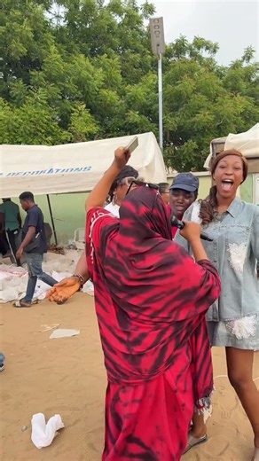 Olufunke Boluwatife Davies on Instagram: "My Queens no wan gree go house o. Please help me beg dem say we don tire, we wan dey go😩😂"