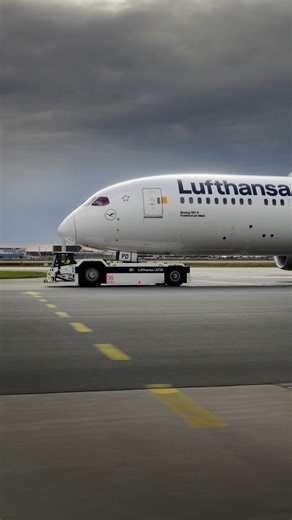 Behind every smooth takeoff, there’s a world of excitement on the ground. ✈️ See it all in action! #Lufthansa | Lufthansa