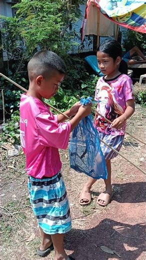 Will sting operation targeting a gecko with a little child be successful? 😁