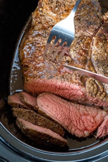 How to Cook a Sirloin Beef Roast. This cooking method is easy and ensures tender roast beef every single time! Full recipes in comment👇👇👇 | Old Tasty Recipes