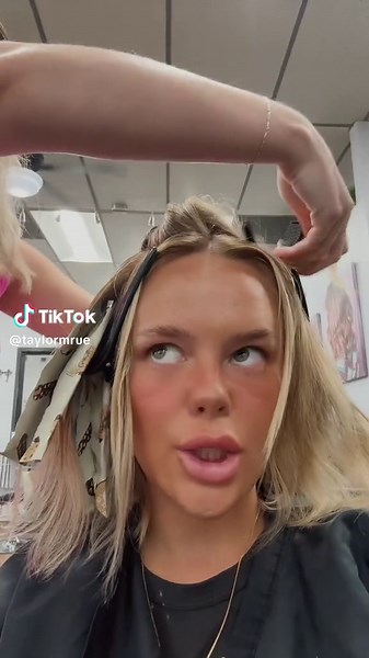 not really a bleach but alittle change right before our beach trip ☀️☀️🌊✂️@Personal Touch Salon