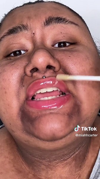 Too Faced Lip Plumper: 100 Layers Makeup Challenge