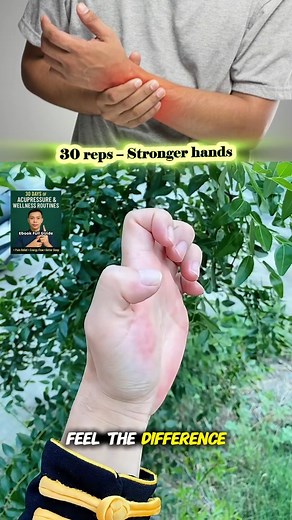 The “Half-Hand Grip” looks easy but strengthens the hands, improves circulation, and reduces stiffness when practiced for 30 reps daily. Have you tried half-curling and gripping your fingers? #handstrengthening #fingerexercise #circulationboost #mobilitytraining #dailyhandcare | Taichii help