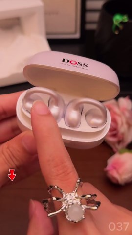 オープン型Bluetoothイヤホンの快適性を実測。Bluetooth 6.0安定接続でマルチポイント接続もサクサク💻 仕事用PCとスマホを同時にペアリング。長時間バッテリーでテレワーク3日分の会議をカバー。ENCクリア通話がハウリングも抑えます。IPX6防水・防汗でキッチンでのながら聴きも安心です👨‍🍳 #トクトクSALE #ショップを始めました #マイTGC #ＴｉｋＴｏｋＳｈｏｐで見つけた #夏休みのご褒美-037