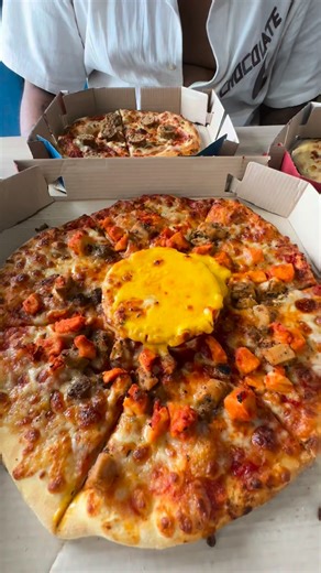 Chocolate Chandu on Instagram: "🧀5 items at just 139 rs only 😋 And get free delivery! 🚚💨 Add to the cart 1 capsicum and red paprika with vedeshi hot sauce 2 veg parcel 2 onion pizza 1 tomato ketchup or cheese dip Use these magic codes: 🔸 YUM3335– ₹120 off on ₹299 🔸 MELT3335 – 33% off up to ₹300 (MOV ₹499) 🔸 SNAC3335 – 33% off up to ₹200 (MOV ₹399) SUPER1235 get 110 off on order above 249 Click the link in bio & let the cheesy magic begin! ✨🧄🧀 #pizza #dominos #cravings #pizzaparty #domin