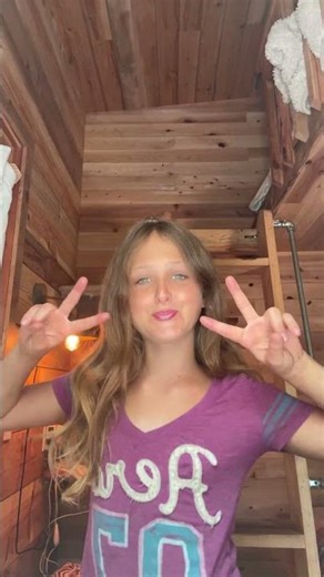 Doing my make up ￼