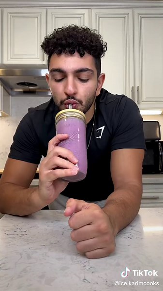 Delicious Peanut Butter and Jelly Protein Smoothie Recipe for Weight Loss