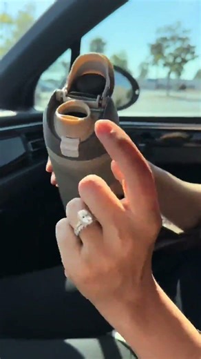 Owala water flask 👀 #waterflask #owala #tumbler #owalawaterbottle #fyp