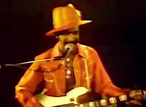 An amazing clip of the godfather of slap, Larry Graham, explaining how he first started thumpin’ and pluckin’ | Bass Magazine