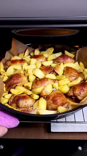 Рецепты куриных бедер с картошкой в духовке